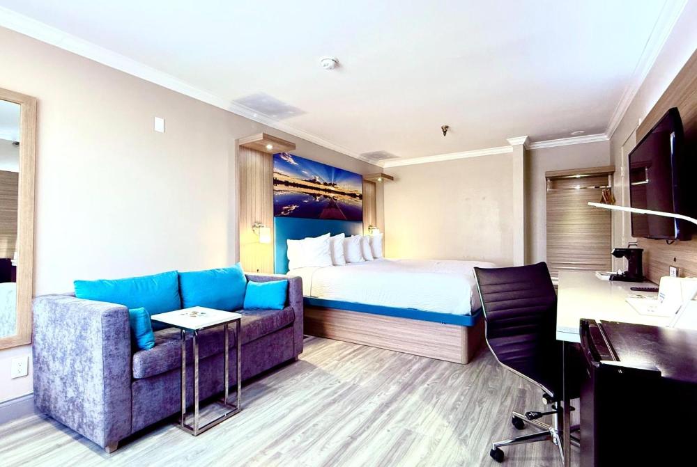King Room - Non-Smoking interior